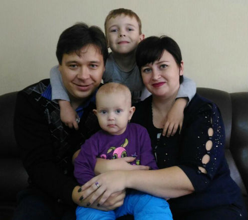 Семья Кузнецовых просит троичан помочь в борьбе за здоровье мамы