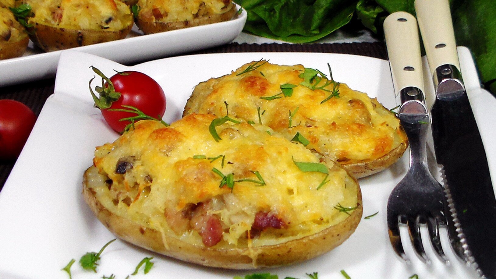 Картофель запеченный с грибами и сыром в духовке