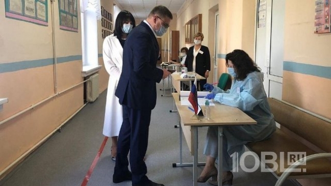 Алексей Текслер проголосовал на выборах в региональный парламент