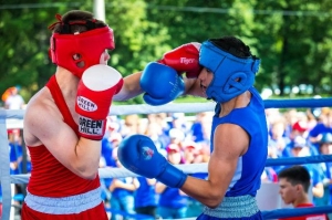 Более тысячи юных спортсменов собрались в центре Челябинска в Международный День бокса