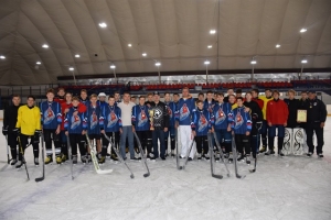 Экс-капитан хоккейного клуба «Трактор» Александр Шинин провел мастер-класс для троицких спортсменов