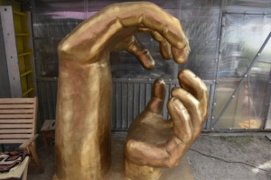 В Троицке продлено голосование по выбору места для установки скульптуры «Ладони судьбы»