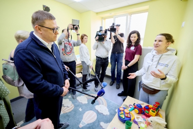 Губернатор Челябинской области Алексей Текслер посетил новое отделение центра по работе с детьми с аутизмом «Звездный дождь»