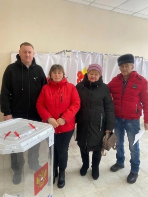 В Яснополянском Доме культуры прошел первый день голосования