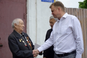 Глава города вручил ветерану Великой Отечественной войны медаль «В память 80-летия Прохоровского сражения 12 июля 1943 года»