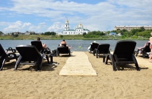 Городской пляж заметно преобразился