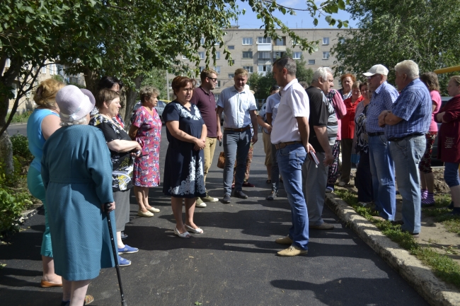 Жители приняли активное участие в проверке качества ремонта дворов в поселке Пятилетка