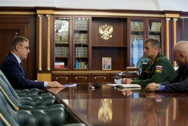 Алексей Текслер провел встречу с военным комиссаром Челябинской области