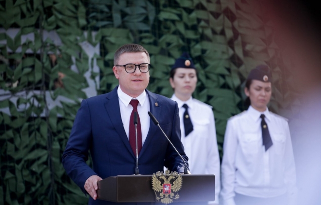 Алексей Текслер поздравил молодых офицеров-пограничников с началом службы в Челябинской области