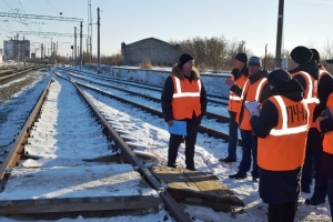 Депутаты искали выход… а точнее переход к железнодорожной больнице