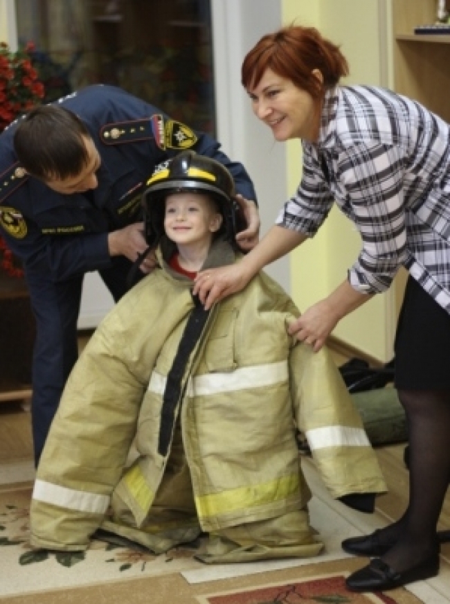 В детский сад пришел пожарный…