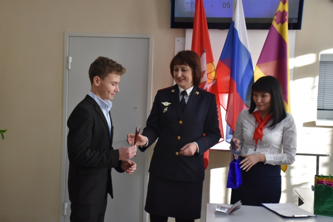 В Троицке прошел общероссийский день приема граждан и  торжественное вручение паспортов