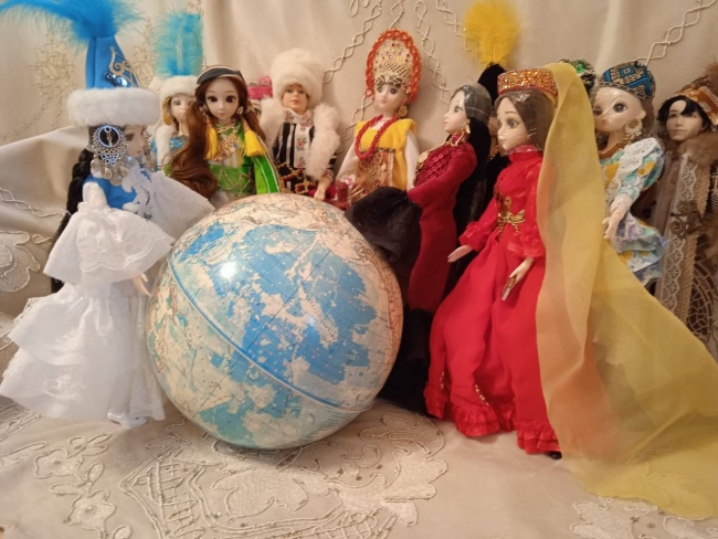 «Мои куклы за мир между всеми народами!»
