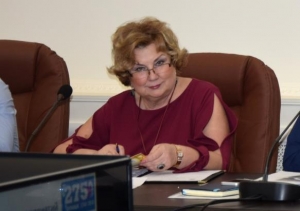 Лариса Дмитриевна Катричева, Председатель Общественной палаты г. Троицка, руководитель женского совета  г. Троицка, директор МАОУ «СОШ № 15»: