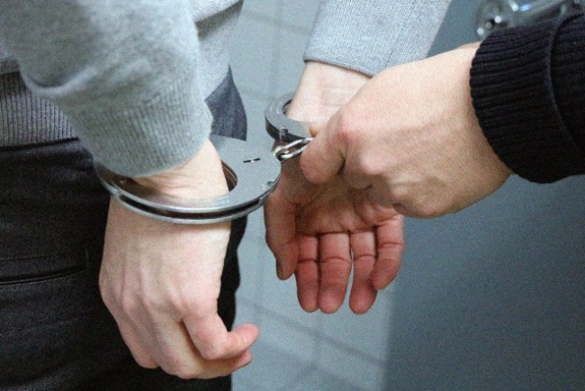 Троицкими полицейскими задержан подозреваемый в грабеже