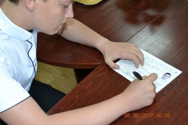 В Троицке полицейские вручили школьникам паспорта