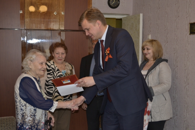 Глава города поздравил ветерана Великой Отечественной войны с юбилеем