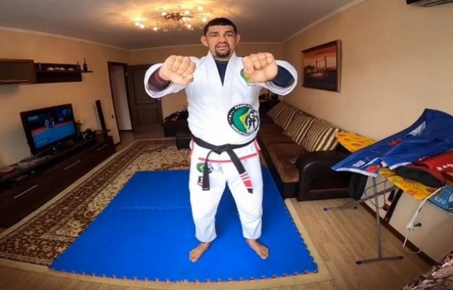 Бразильский боец ММА записал видео-тренировку для онкобольного подростка из Троицкого района
