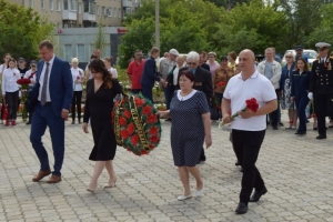 В Троицке состоялось торжественное возложение цветов, приуроченное ко Дню ветеранов боевых действий