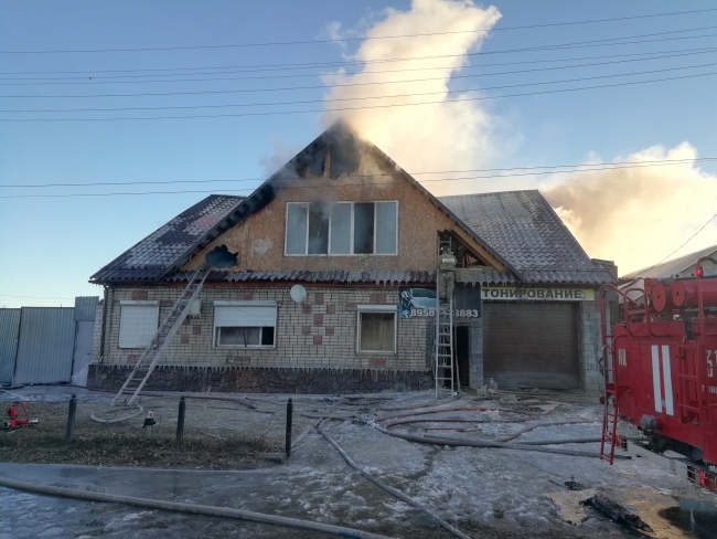 В Троицке от пожара сильно пострадал дом