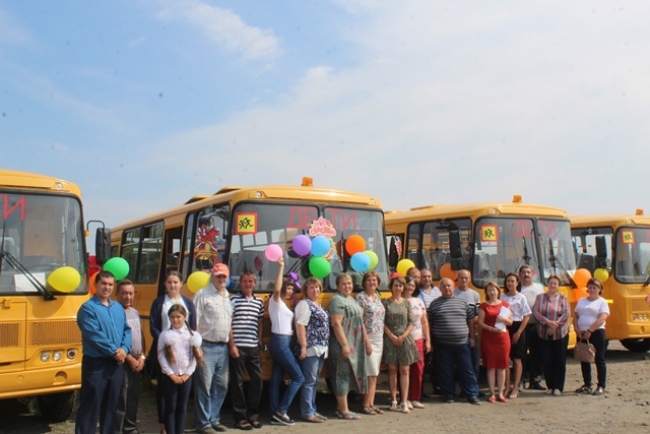 Троицкий район получил пять новых школьных автобусов