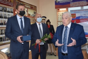 Александр Виноградов поздравил сотрудников и ветеранов органов внутренних дел