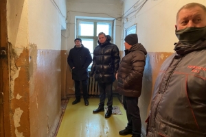 Александр Виноградов еще раз лично осмотрел дома по ул. Фрунзе, 71 и ул. Мотова, д.55