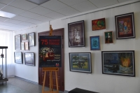 В холле детской школы искусств №1 развернулась выставка картин, посвященная 75-летию Великой Победы