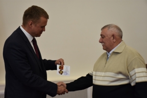 Александр Виноградов вручил памятные медали ветеранам подразделений особого риска