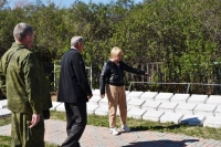 Елена Василяускене провела выездную проверку состояния кладбищ и воинских захоронений