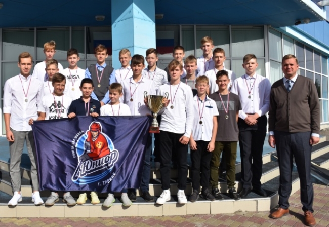 В Троицке состоялось торжественное награждение серебряных призеров Челябинской области по хоккею с шайбой