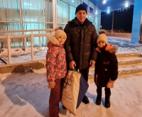 Ильгиз Шакирович с внучками Алиной и Лейлой
