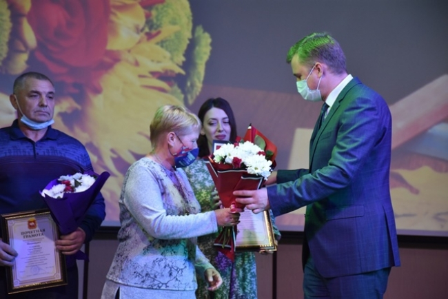 Александр Виноградов и Евгений Илле поздравили представителей сферы образования с профессиональными праздниками