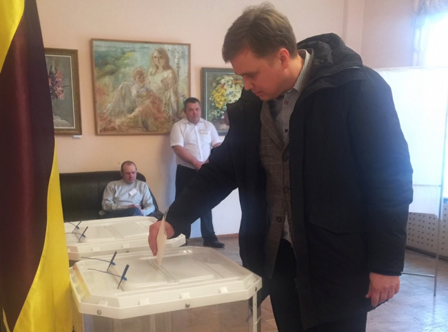Александр Виноградов проголосовал в городском Доме культуры
