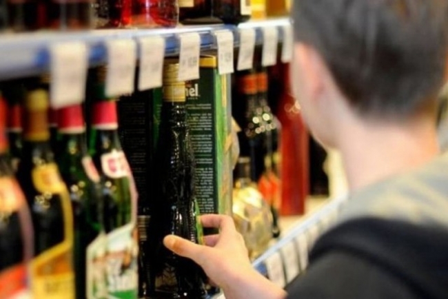 Вовлечение несовершеннолетнего в употребление алкогольной продукции влечет за собой наложение административного штрафа