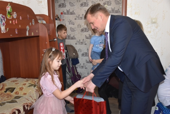 Глава города исполнил новогоднее желание Алены Горшковой