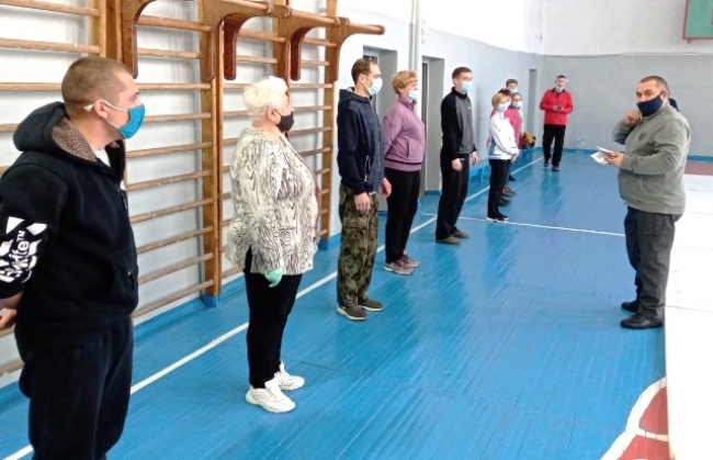 Преподаватели физической культуры общеобразовательных учреждений Троицка были награждены знаками ВФСК «ГТО»