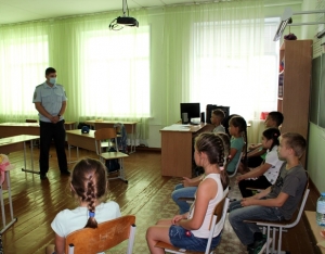 Троицкие полицейские провели профилактические мероприятия в рамках оперативно-профилактической операции «Подросток» и летне-оздоровительной кампании