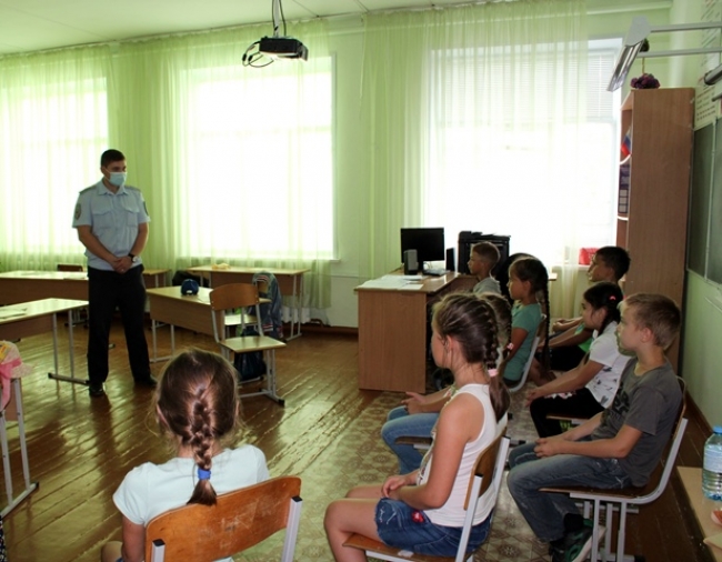Троицкие полицейские провели профилактические мероприятия в рамках оперативно-профилактической операции «Подросток» и летне-оздоровительной кампании