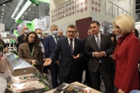Алексей Текслер представил вице-премьеру Виктории Абрамченко региональный стенд на российской агропромышленной выставке «Золотая осень – 2021»