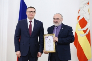Алексей Текслер вручил премии губернатора в сфере государственной национальной политики