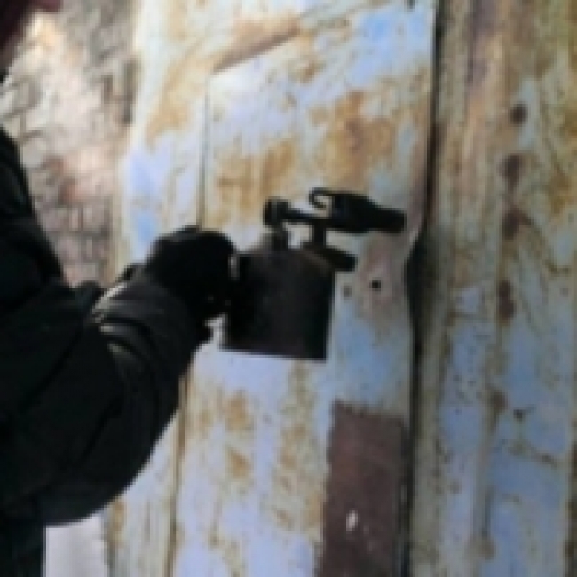 В Троицке полицейские поймали взломщицу гаражей