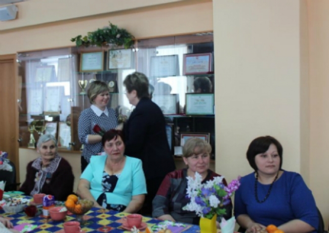 Женщин Троицкого района приняли поздравления с 8 марта