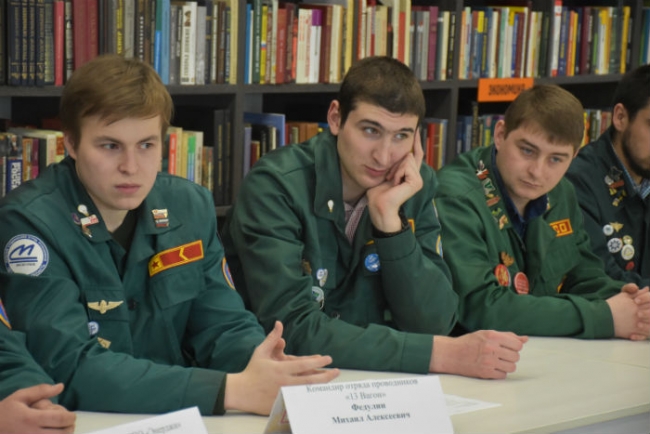 Александр Виноградов встретился с представителями студенческих отрядов