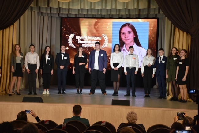 Лучшие школьники Троицка поборются за звание «Ученик года 2021»