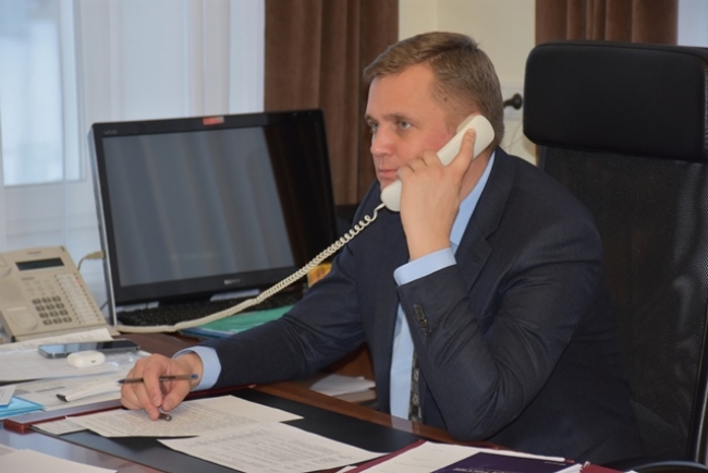 В режим повышенной готовности глава города продолжает консультировать троичан по телефону