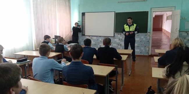В школах Троицкого района прошли беседы с учениками