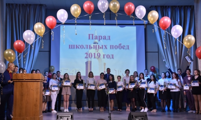 Александр Виноградов наградил лучших учеников