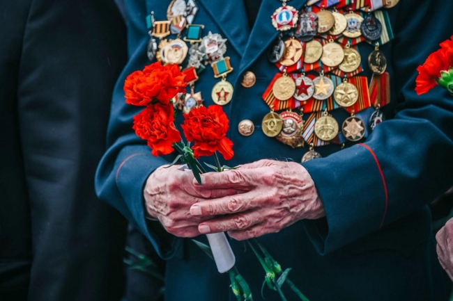 Ветераны Великой Отечественной войны и вдовы ветеранов получат ко Дню Победы именные поздравления от губернатора