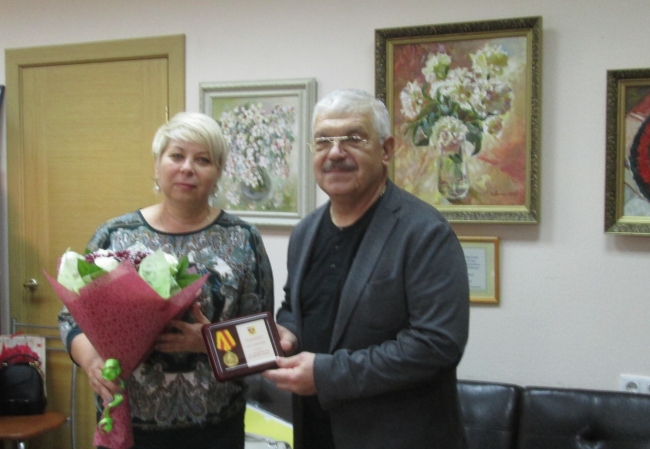 Директору ДШИ № 1 вручили медаль «За личный вклад в развитие города»